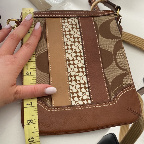 Coach side purse - Picture 5 of 11